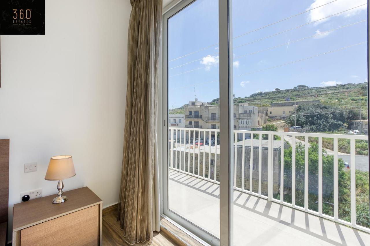 Апартаменты Lux Sea Front Penthouse With Breathtaking Views In St Pauls By 360 Estates Сент-Полс-Бей Экстерьер фото
